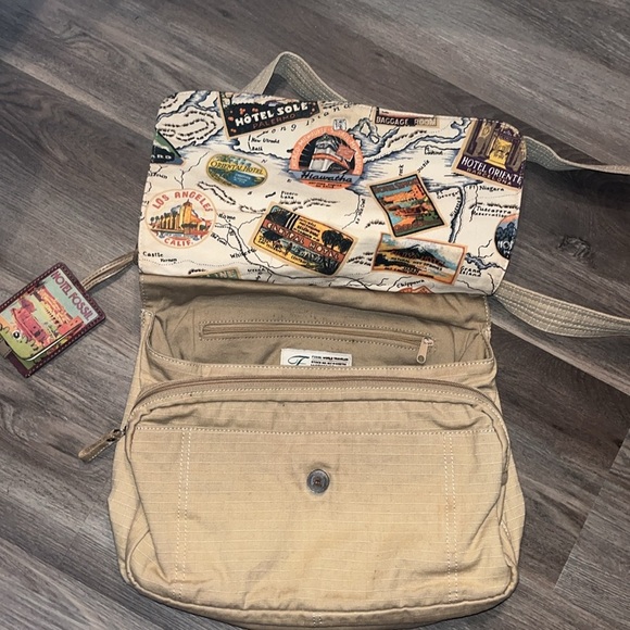 Fossil world traveler / messenger bag - unisex - comes luggage tag - preowned - Picture 5 of 13